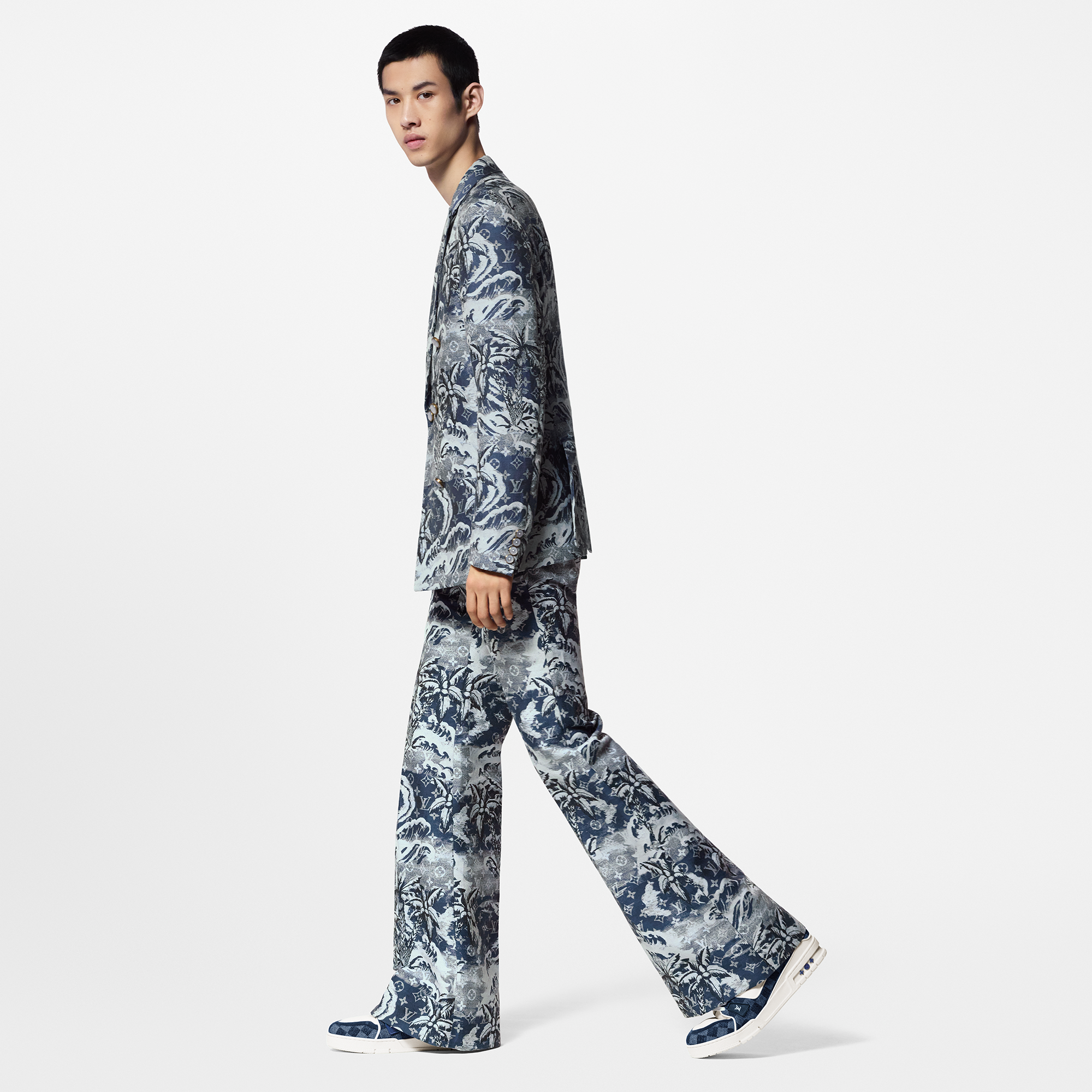 LV Trainer Sneaker  in Men's Shoes Sneakers for Men collections by Louis Vuitton (Product zoom)